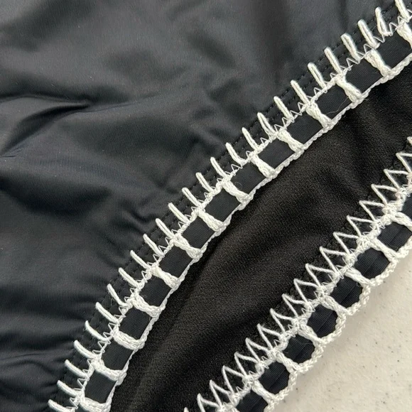 Gianni Bini EUC Swimsuit Black with White Trim Low Back Size Medium - Picture 13 of 16